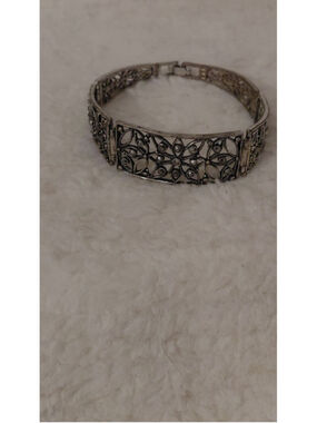 Women's Silver Tone Filigree Bracelet One Size
